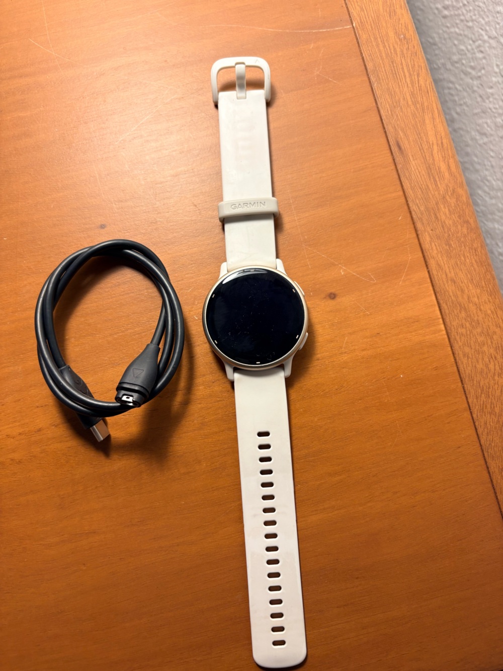 Garmin Vivoactive 5 white fitness smartwatch